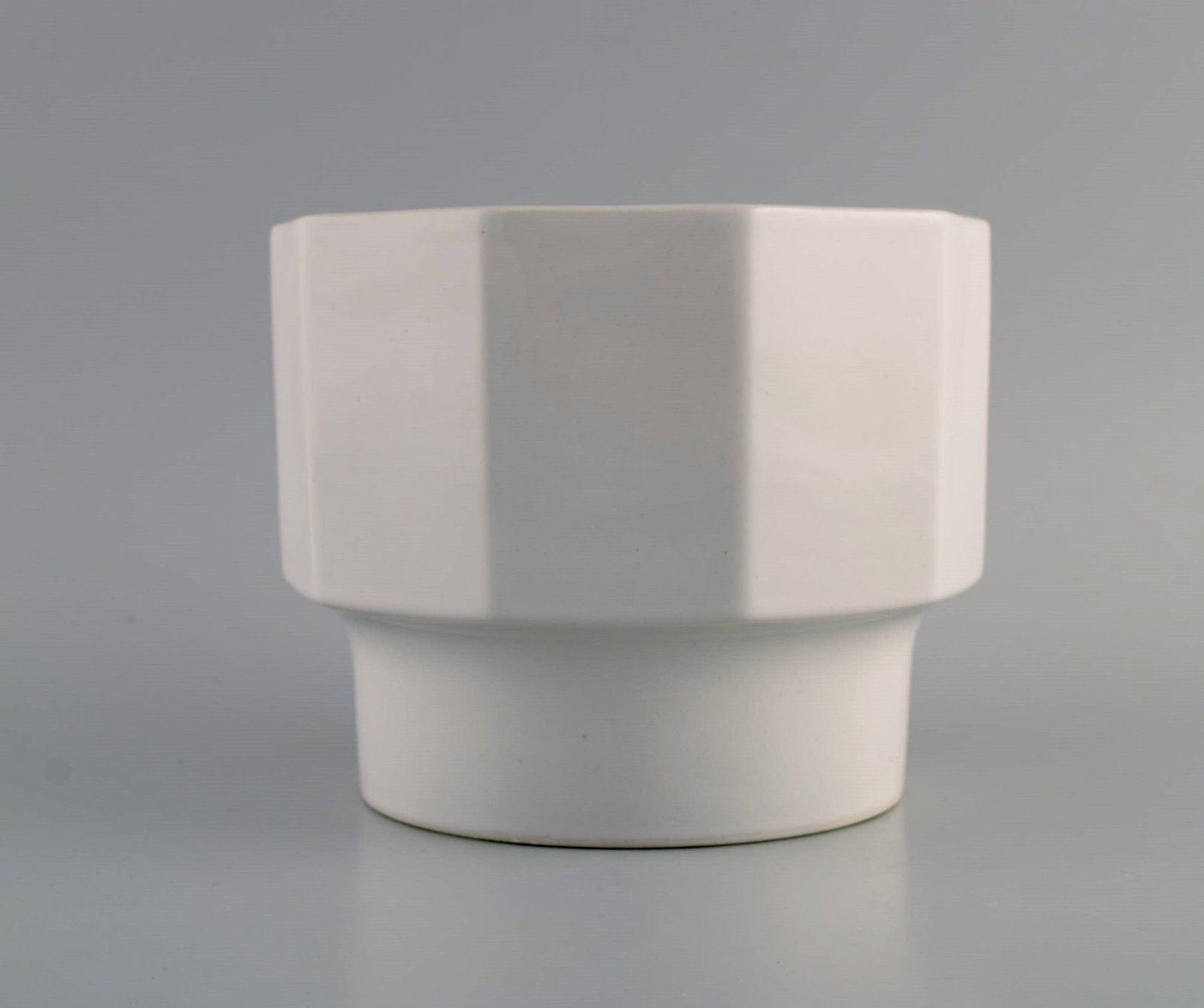 Erix Hennix for Gustavsberg. Three Plantina flower pots in glazed porcelain. 1970s. - 6