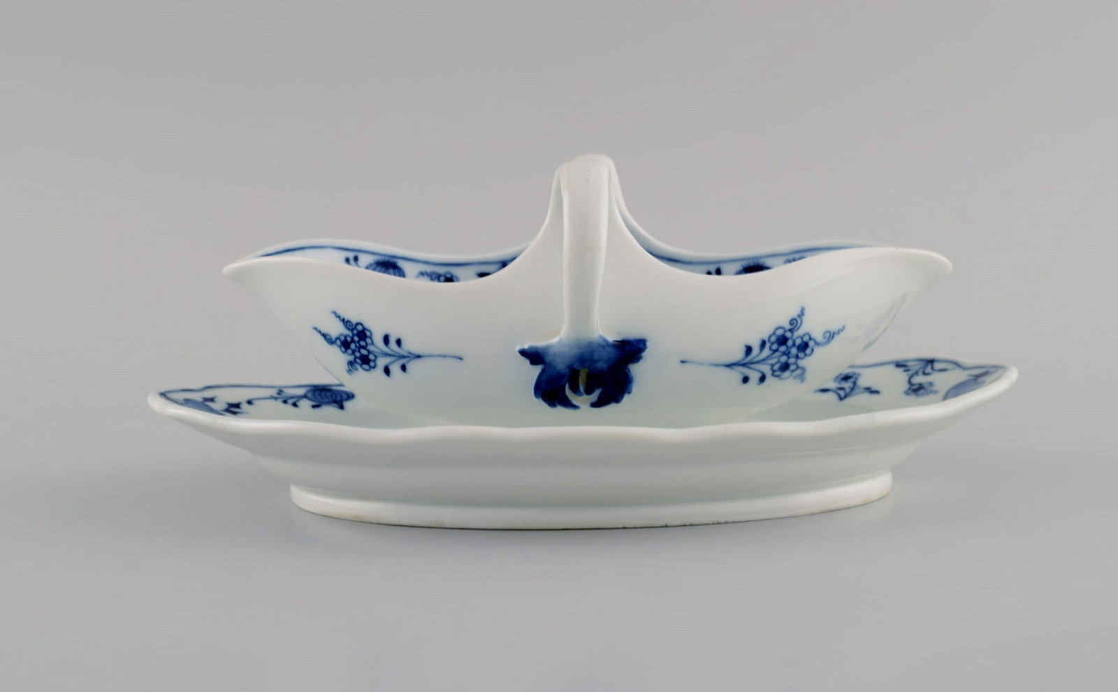 Antique Meissen Blue Onion sauce bowl in hand-painted porcelain. Late 19th century. - 3