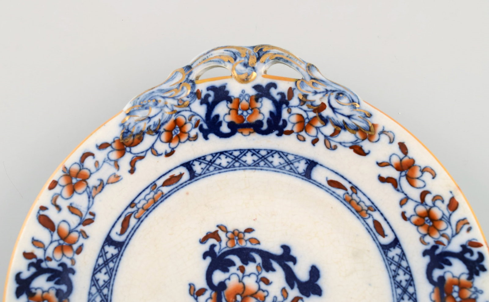 Mintons, England. Two antique plates in hand-painted faience. Chinese style, early 20th century. - 4