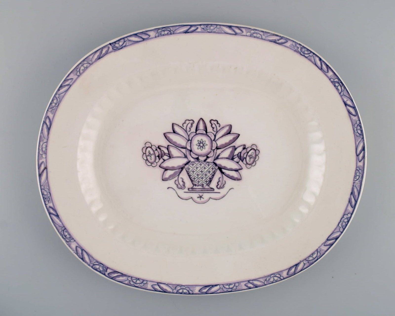 Wilhelm Kage for Gustavsberg. Vas serving dish and fifteen plates in hand-painted faience. 1920s / - 3