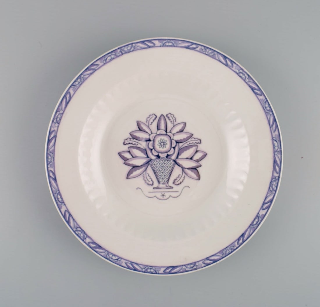 Wilhelm Kage for Gustavsberg. Vas serving dish and fifteen plates in hand-painted faience. 1920s / - 4