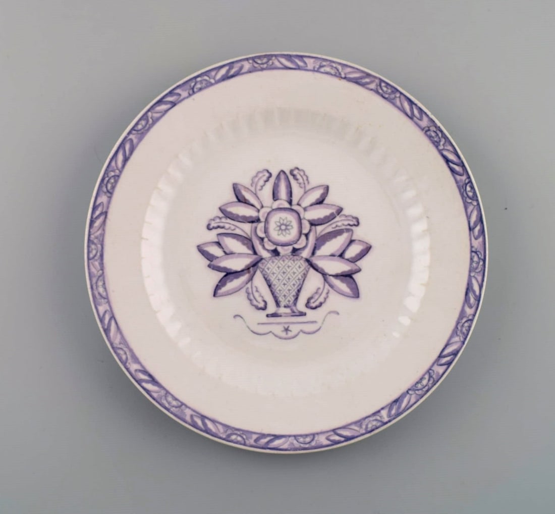 Wilhelm Kage for Gustavsberg. Vas serving dish and fifteen plates in hand-painted faience. 1920s / - 6