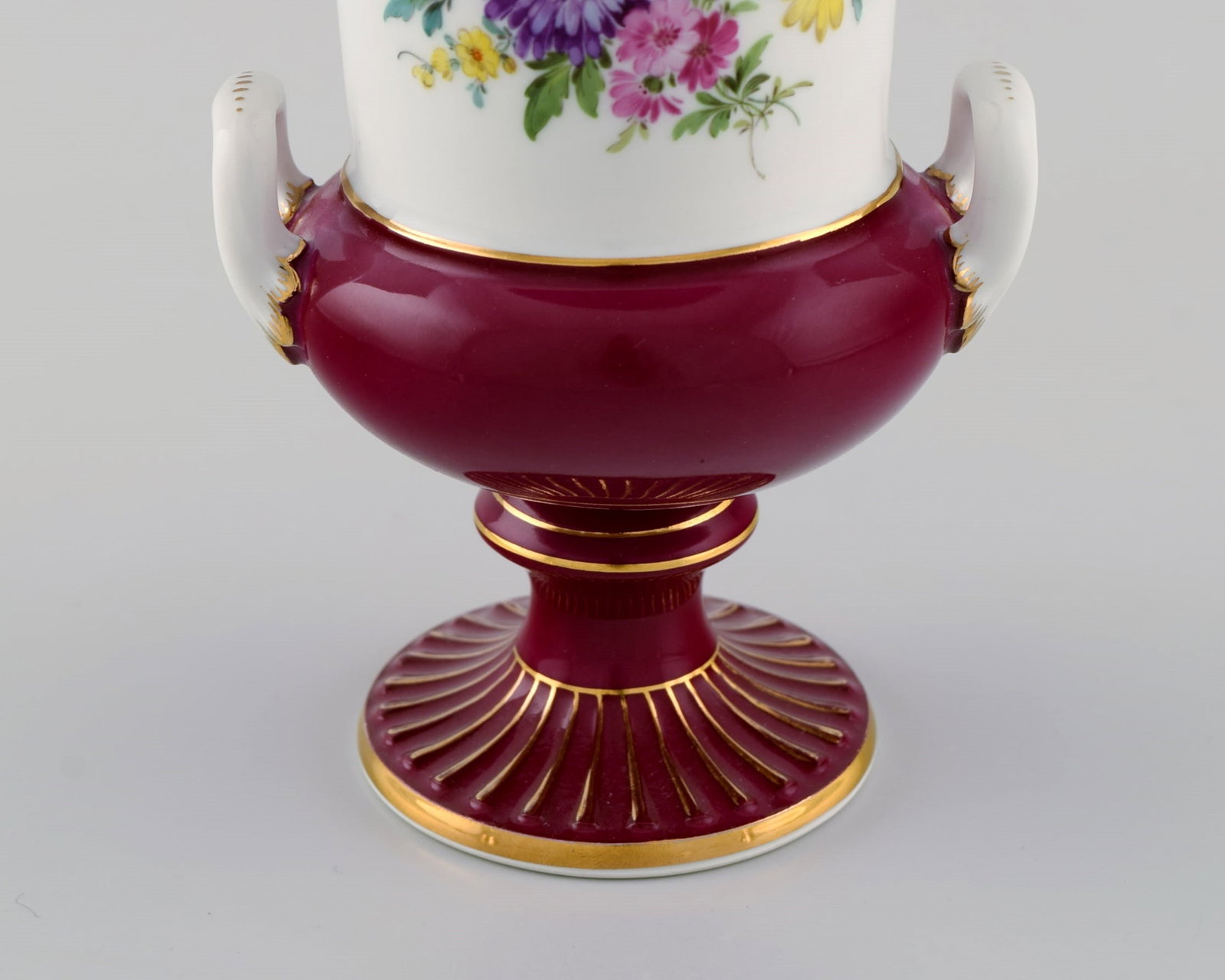 Antique Meissen porcelain vase with hand-painted flowers. Purple and gold decoration. Ca. 1900. - 4