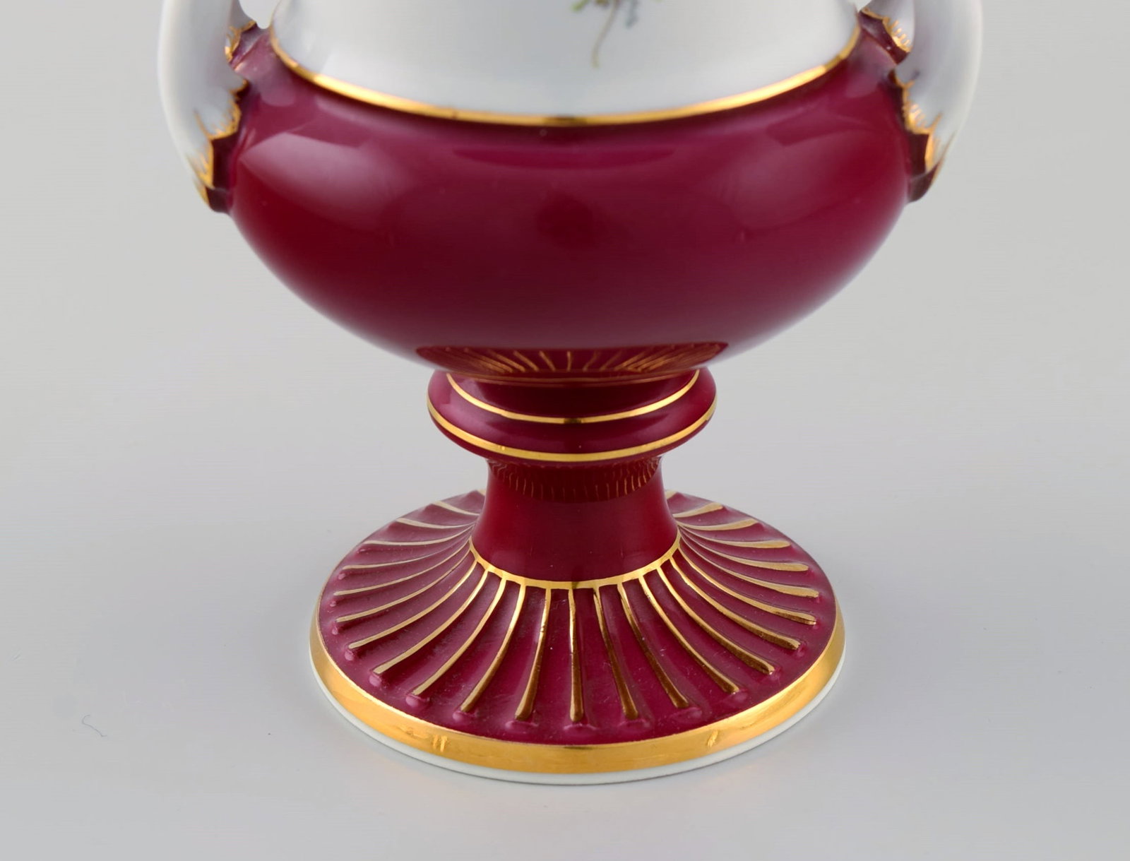 Antique Meissen porcelain vase with hand-painted flowers. Purple and gold decoration. Ca. 1900. - 4