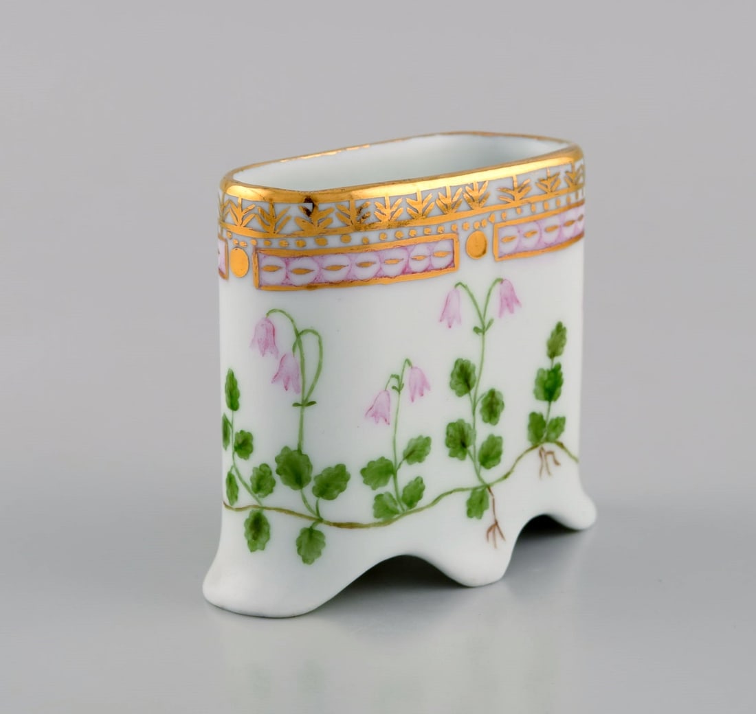 Kaiser, Germany. Porcelain vase and lidded bowl with hand-painted flowers and gold decoration. - 4