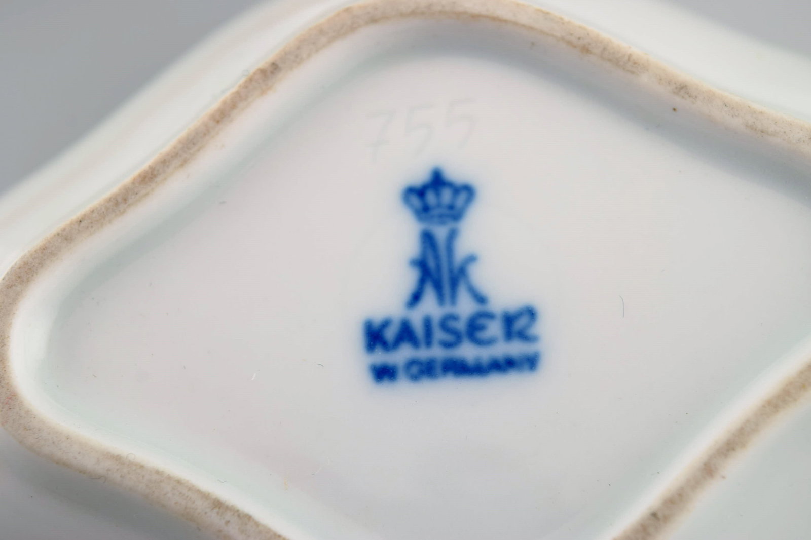 Kaiser, Germany. Porcelain vase and lidded bowl with hand-painted flowers and gold decoration. - 7