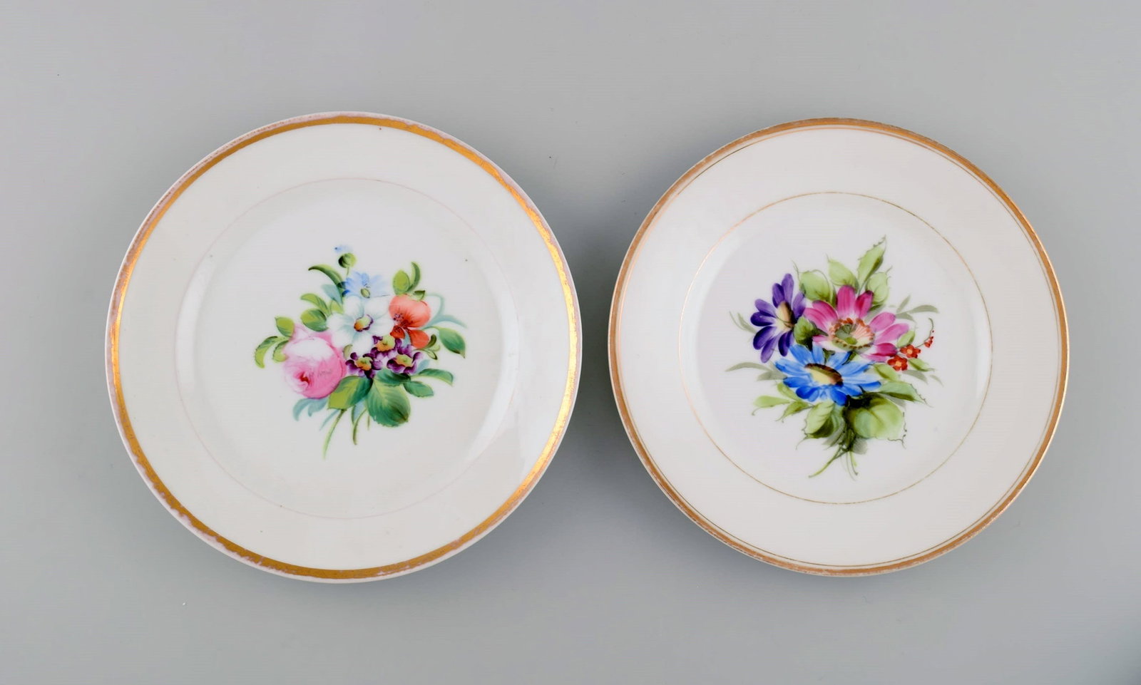 Six antique Bing & Grondahl plates in porcelain with hand-painted flowers and a gold edge. Late 19th - 3
