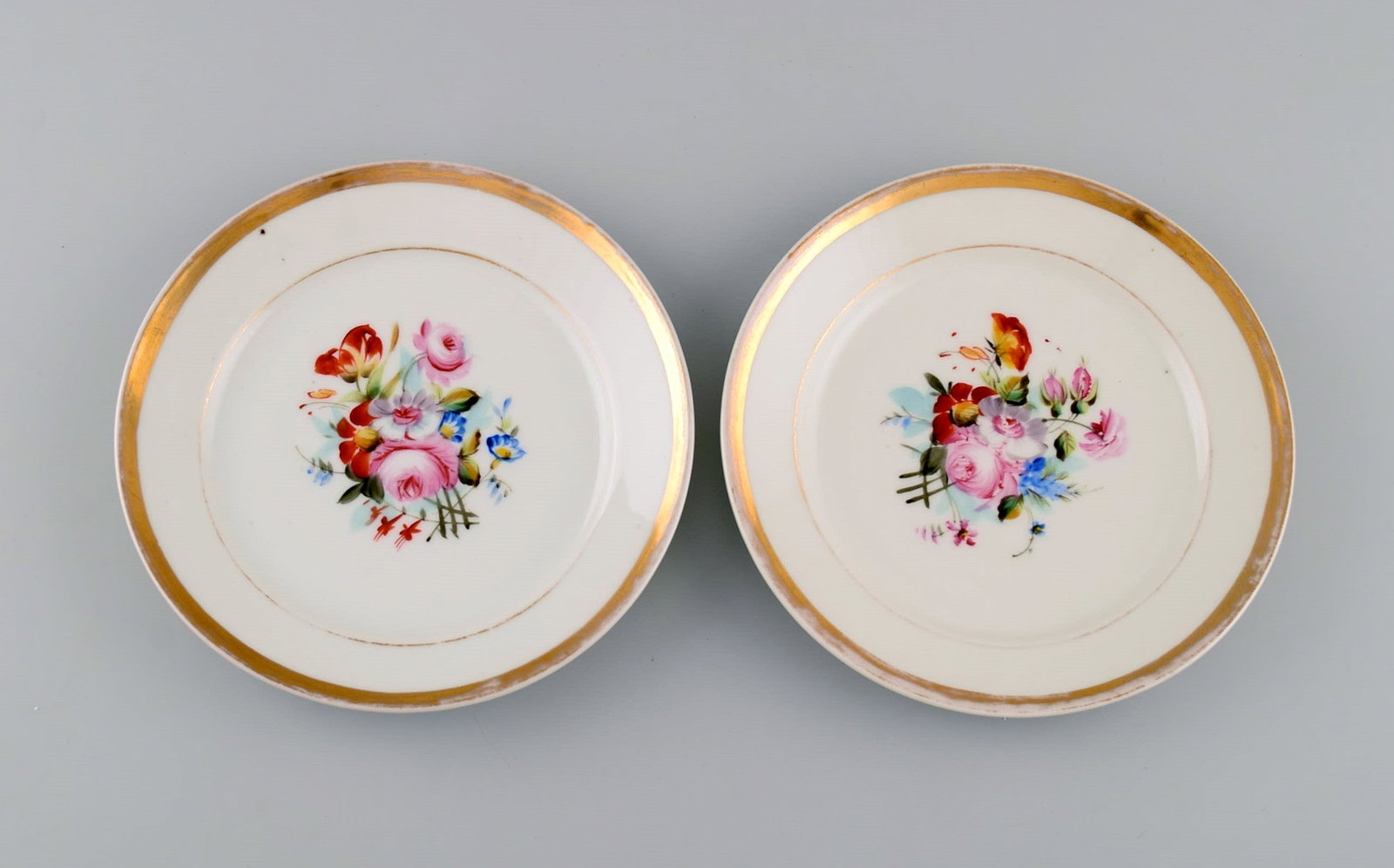Six antique Bing & Grondahl plates in porcelain with hand-painted flowers and a gold edge. Late 19th - 4