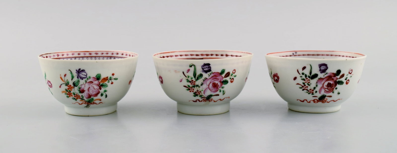 Three antique Chinese teacups in hand-painted porcelain. Qian Long (1736-1795).: Title: Three antique Chinese teacups in hand-painted porcelain. Qian Long (1736-1795). Description: Three antique Chinese teacups in hand-painted porcelain. Qian Long (1736-1795). Measures: 8.5 x 4.8 