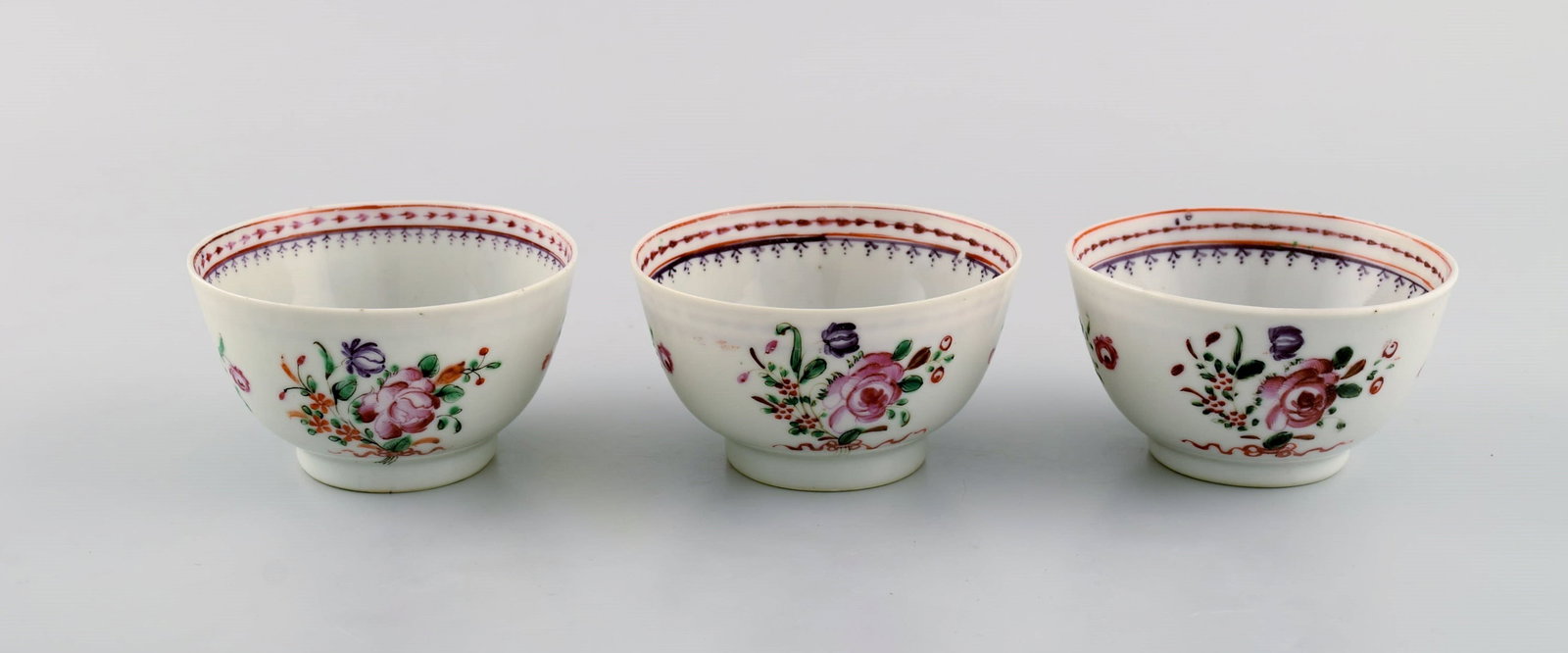 Three antique Chinese teacups in hand-painted porcelain. Qian Long (1736-1795). - 3