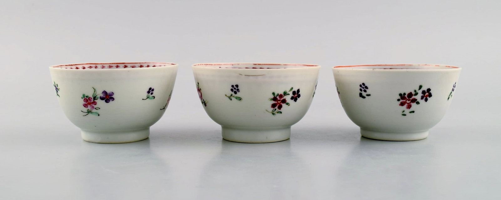 Three antique Chinese teacups in hand-painted porcelain. Qian Long (1736-1795). - 5