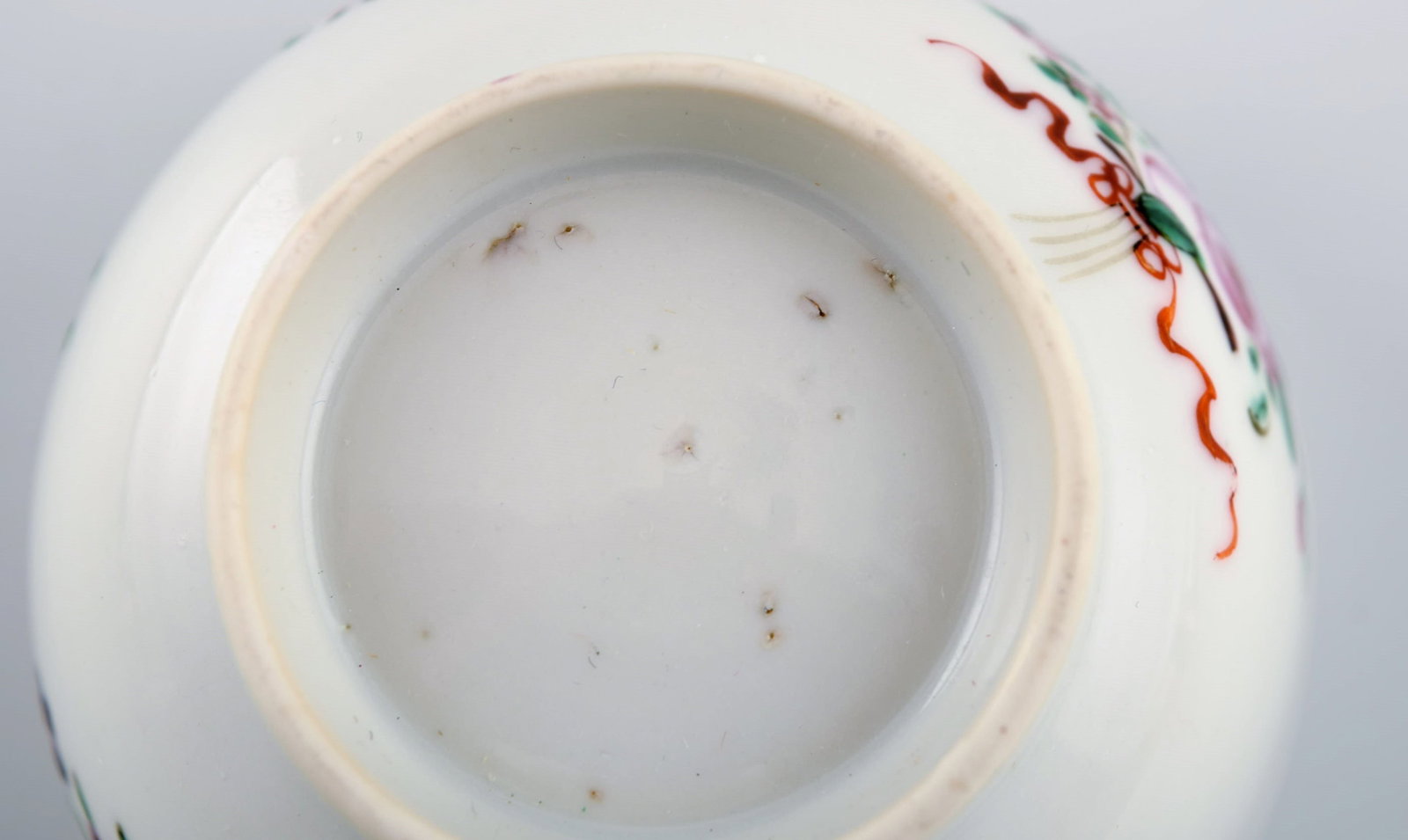 Three antique Chinese teacups in hand-painted porcelain. Qian Long (1736-1795). - 9