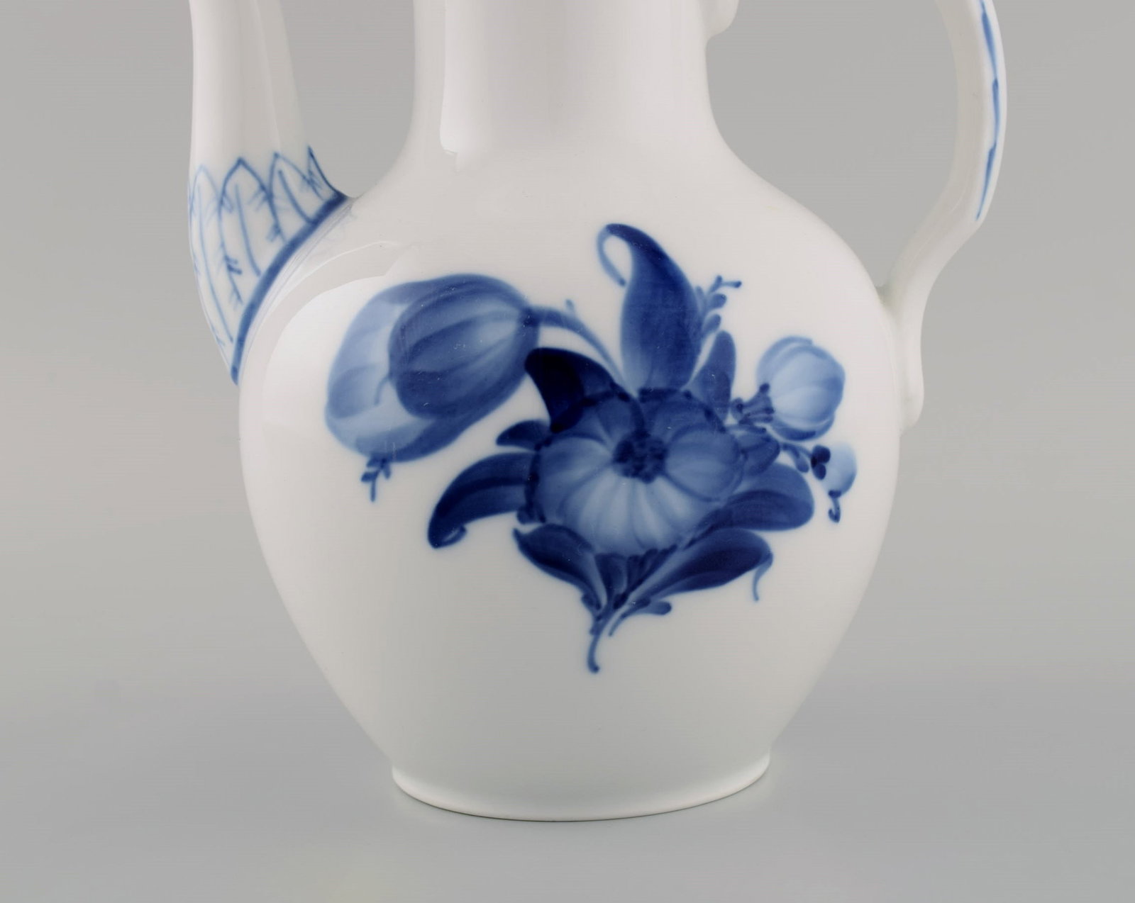 Antique Royal Copenhagen Blue Flower Braided coffee pot. Model number 10/8189. Early 20th century. - 4