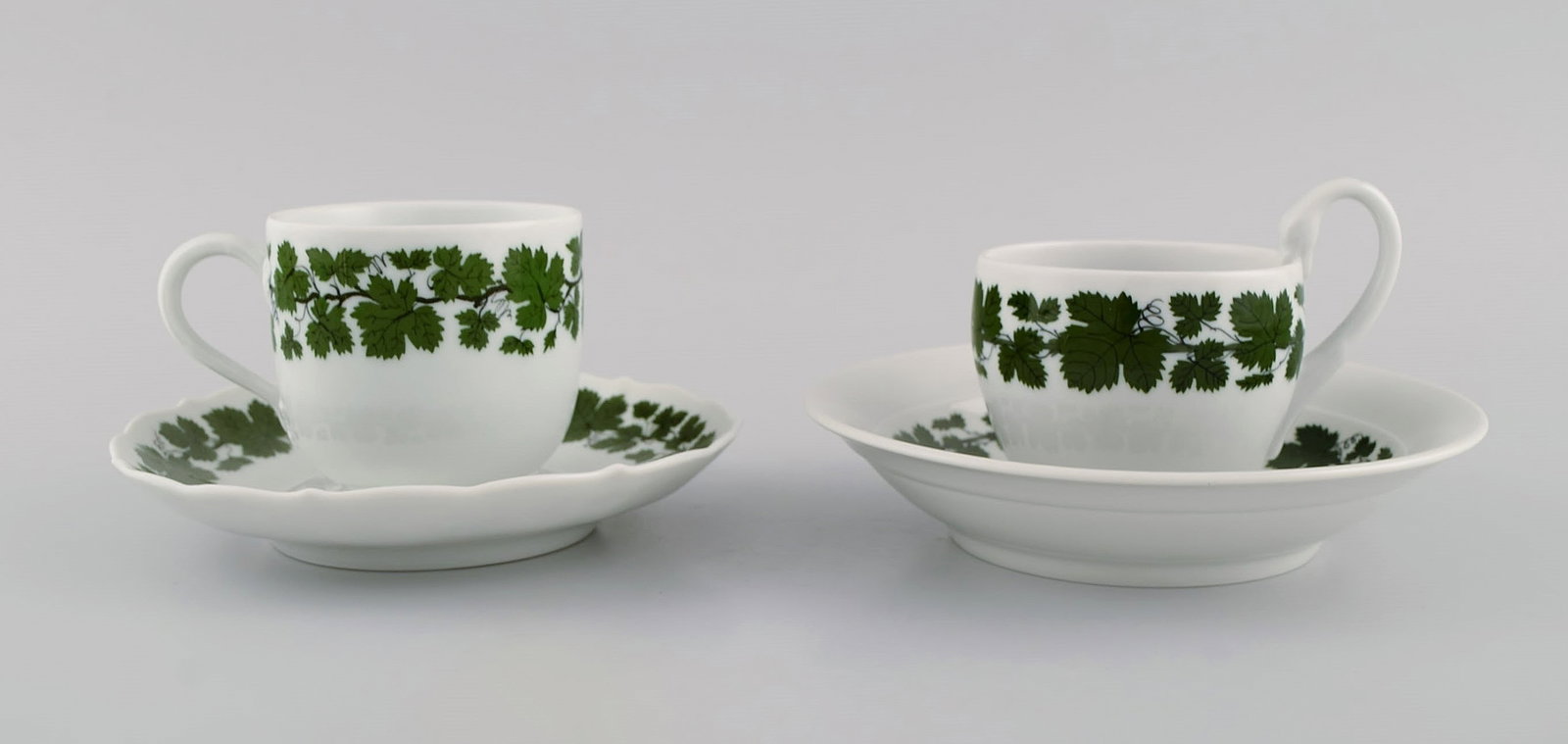 Two Meissen Green Ivy Vine Leaf coffee cups with saucers in hand-painted porcelain. 20th century. (1 of 7)