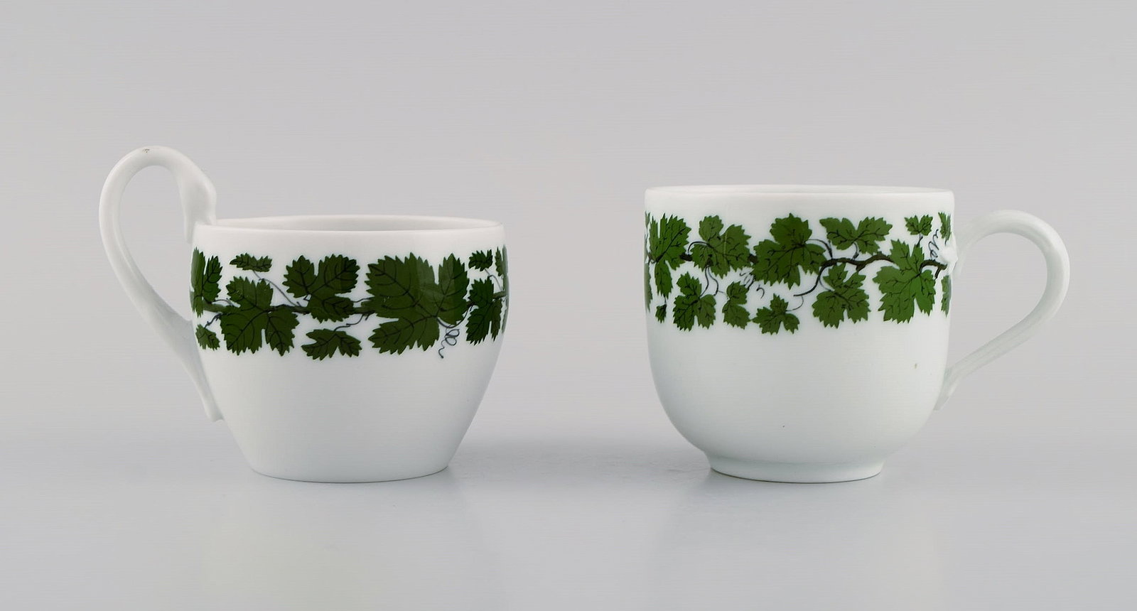 Two Meissen Green Ivy Vine Leaf coffee cups with saucers in hand-painted porcelain. 20th century. - 5