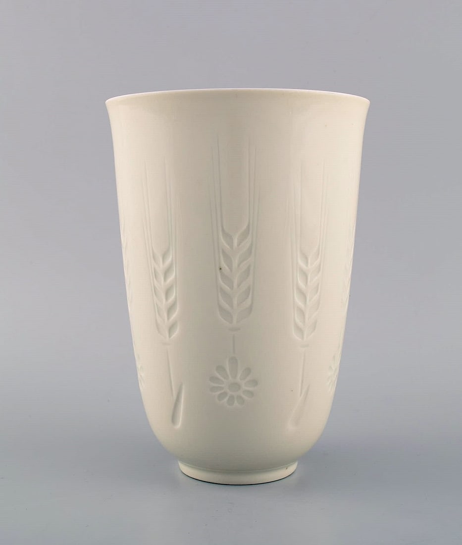Royal Copenhagen blanc de chine vase with flowers and corn tassels in relief. Model number 4162. - 2