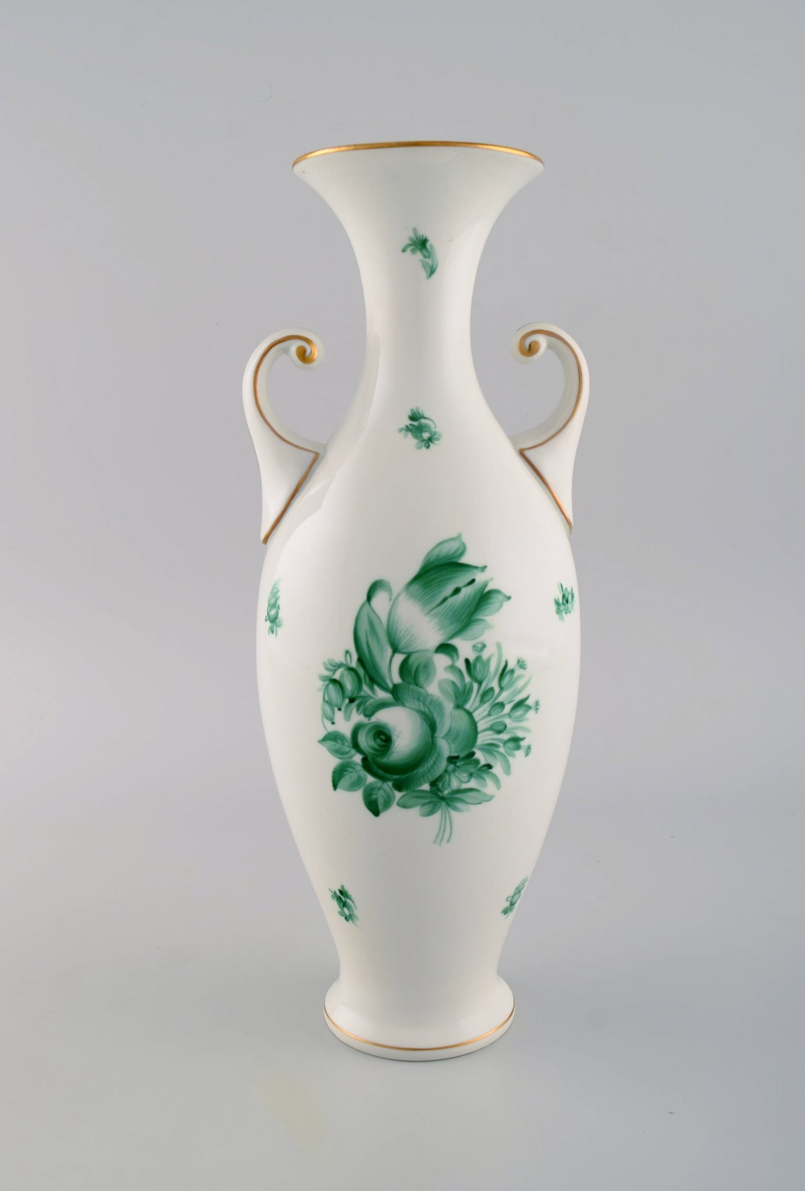 Large Herend Green Chinese vase in hand-painted porcelain. Mid-20th century. - 2