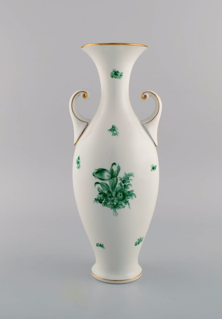 Large Herend Green Chinese vase in hand-painted porcelain. Mid-20th century. - 6