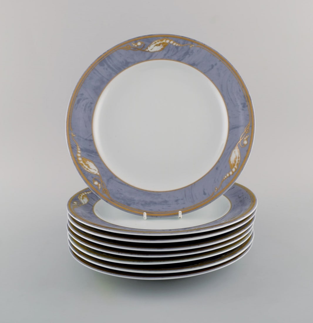 Eight Royal Copenhagen Gray Magnolia porcelain dinner plates. Late 20th century. - 2