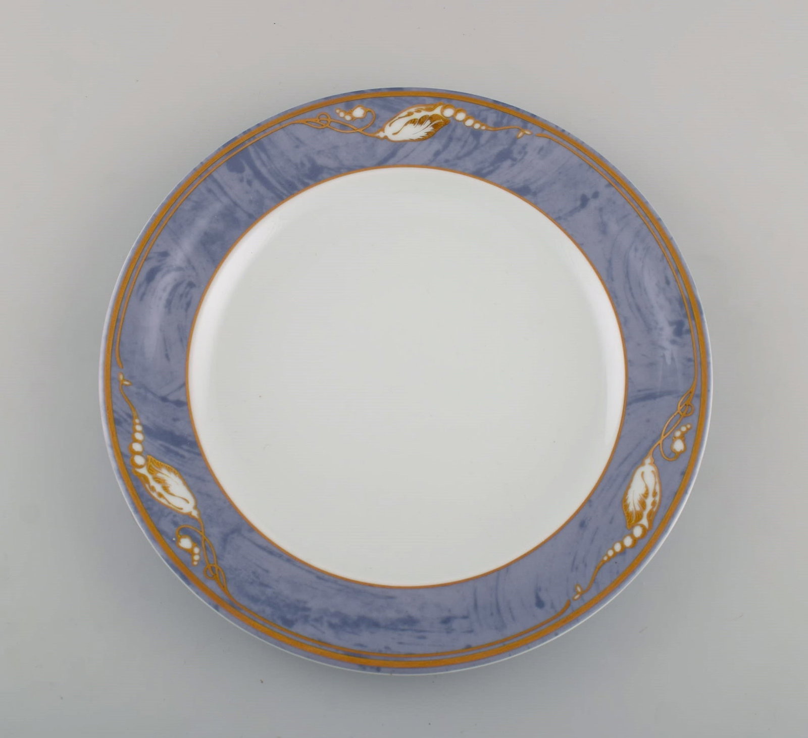 Eight Royal Copenhagen Gray Magnolia porcelain dinner plates. Late 20th century. - 3