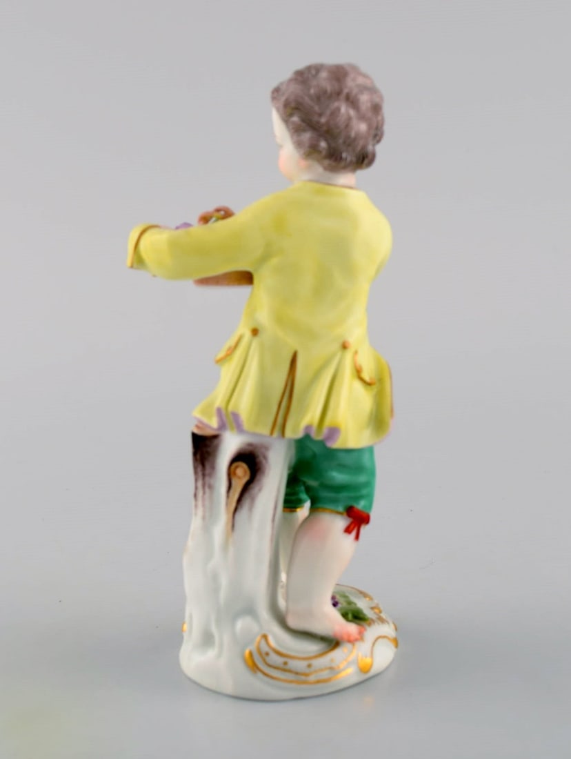 Antique Meissen porcelain figurine. Boy with flower basket. Model 149. Approx. 1900. - 6