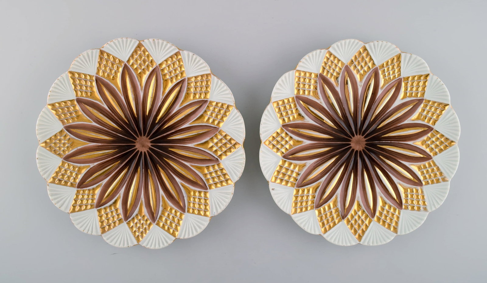 Two antique Meissen plates in hand-painted porcelain. Light brown flowers and gold decoration. Early - 2