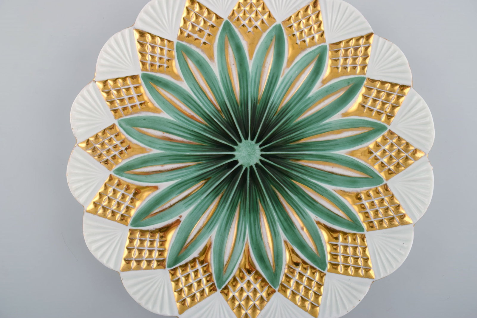 Two antique Meissen plates in hand-painted porcelain. Light green flowers and gold decoration. Early - 3