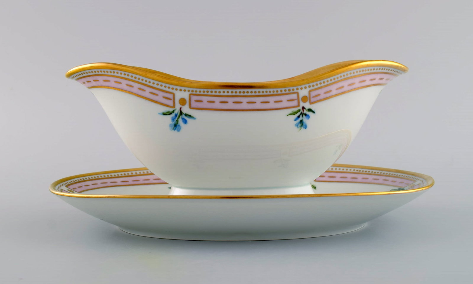 Bing & Grondahl porcelain sauce boat with hand-painted flowers and gold decoration. Flora Danica - 3