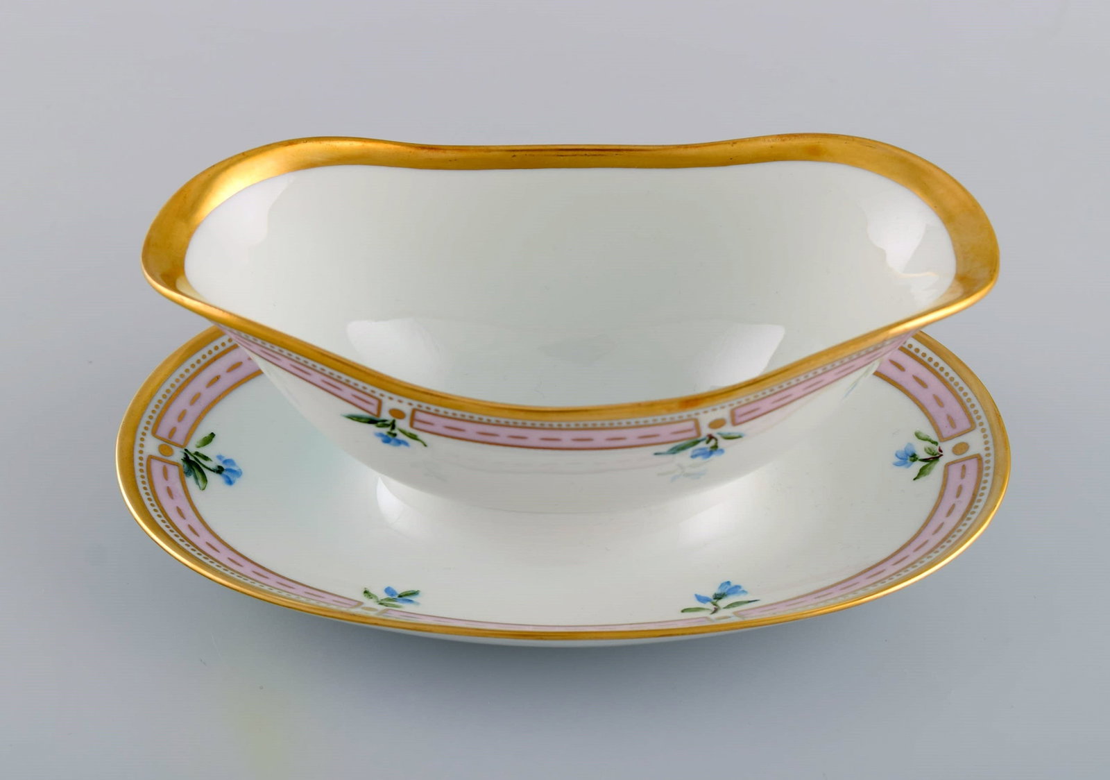 Bing & Grondahl porcelain sauce boat with hand-painted flowers and gold decoration. Flora Danica - 5