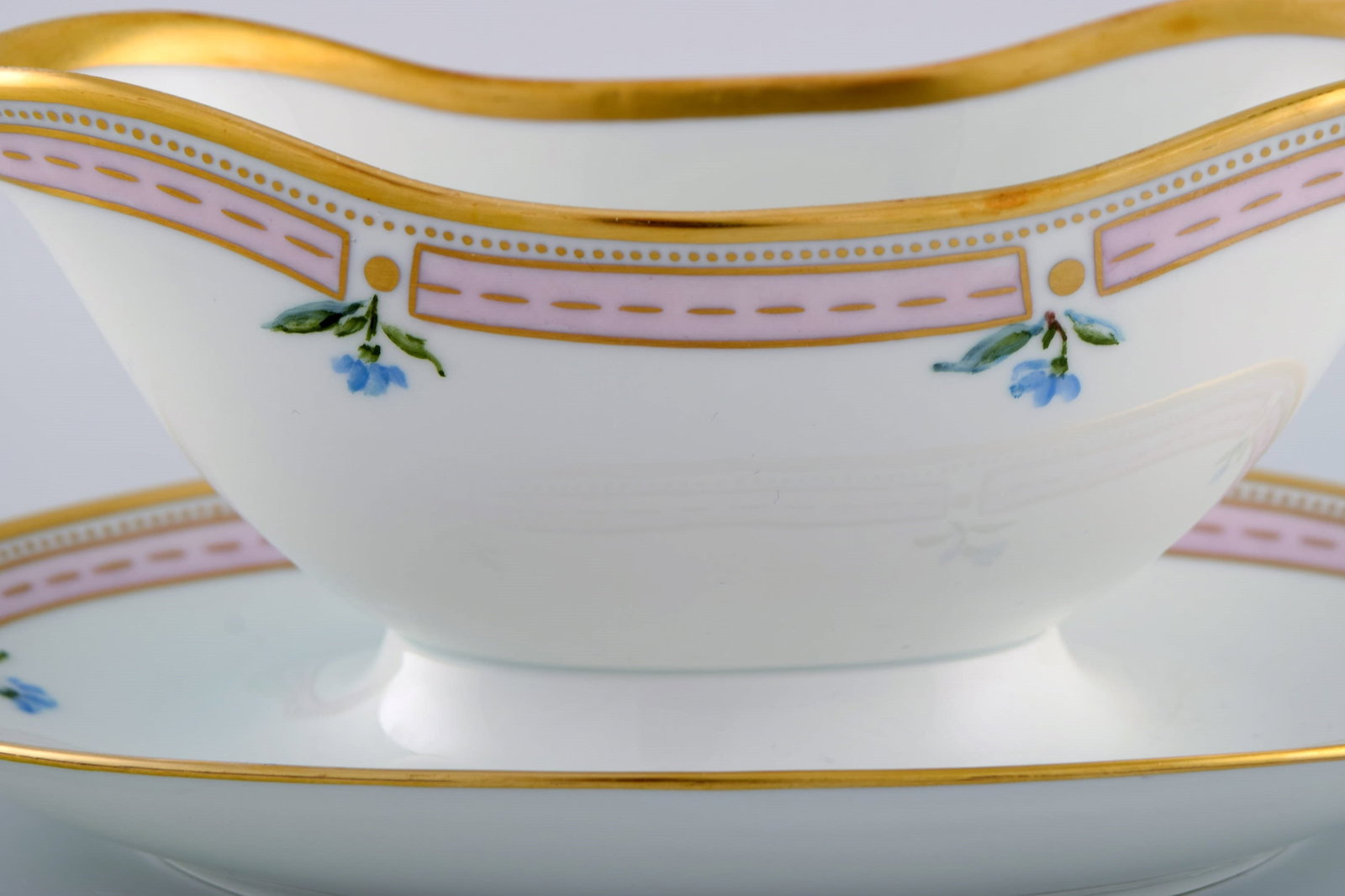 Bing & Grondahl porcelain sauce boat with hand-painted flowers and gold decoration. Flora Danica - 6