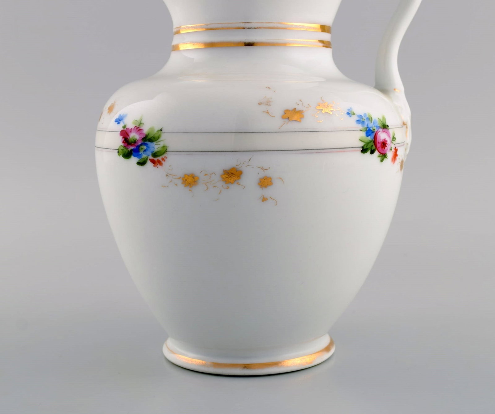 Antique Bing & Grondahl chocolate jug in porcelain modeled with a lion on the handle. Hand-painted - 4