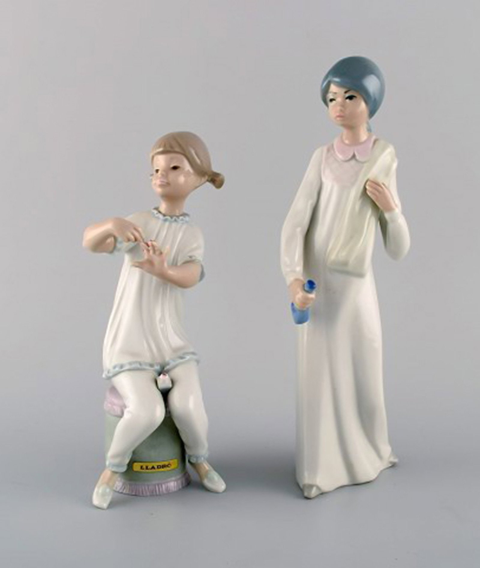 Lladro, Spain. Five porcelain figurines of children. 1970 / 80s. - 3