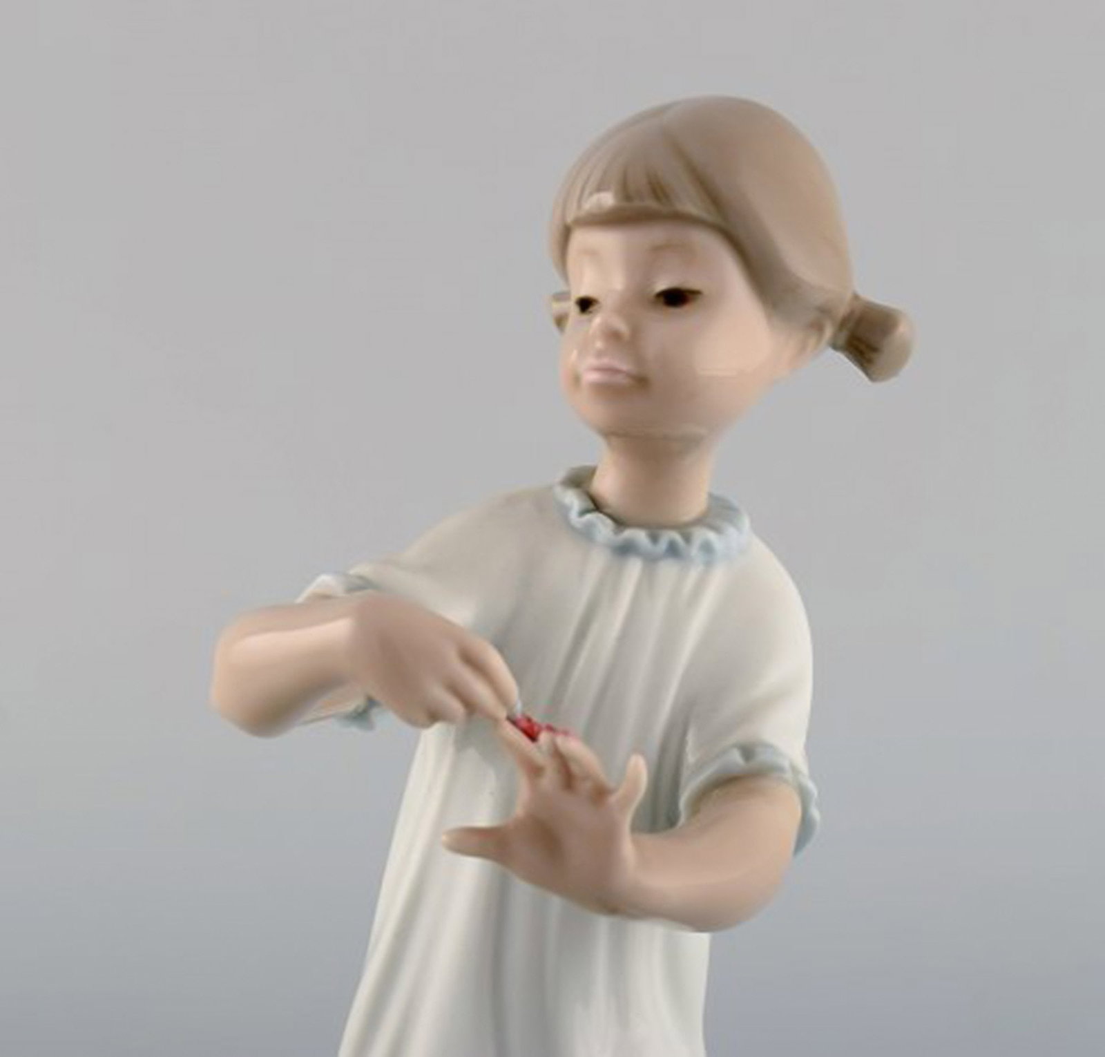 Lladro, Spain. Five porcelain figurines of children. 1970 / 80s. - 4