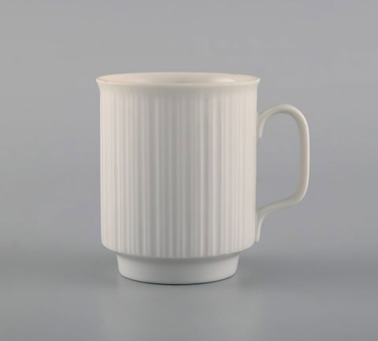 Tapio Wirkkala for Rosenthal. Four porcelain noire mocha cups with saucers in black and white fluted - 4