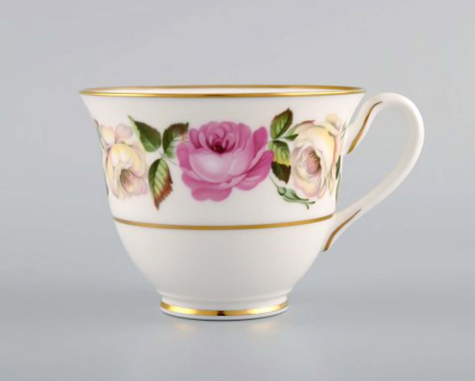 Royal Worcester, England. Complete tea service for seven people in porcelain with floral motifs. - 5