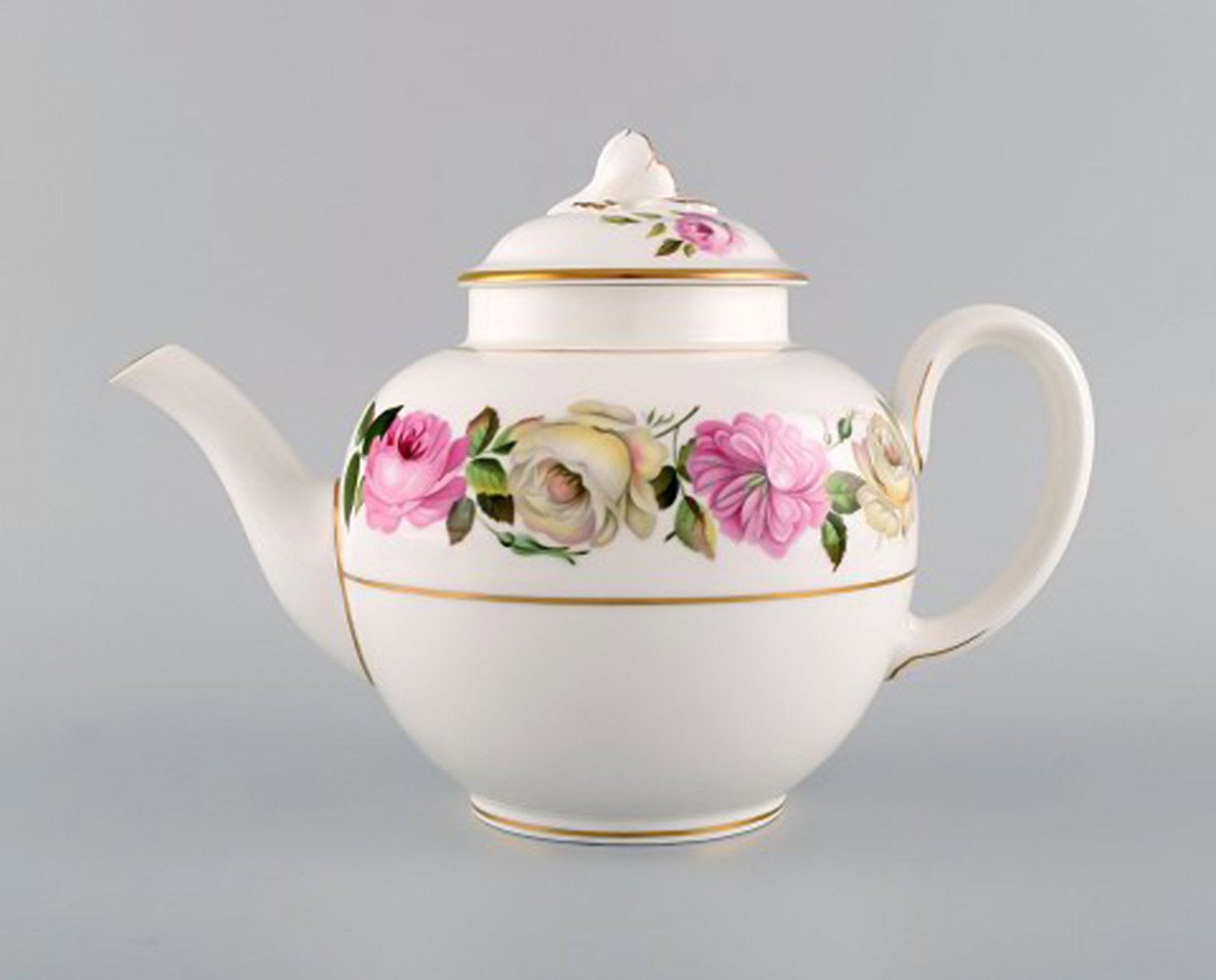 Royal Worcester, England. Complete tea service for seven people in porcelain with floral motifs. - 7