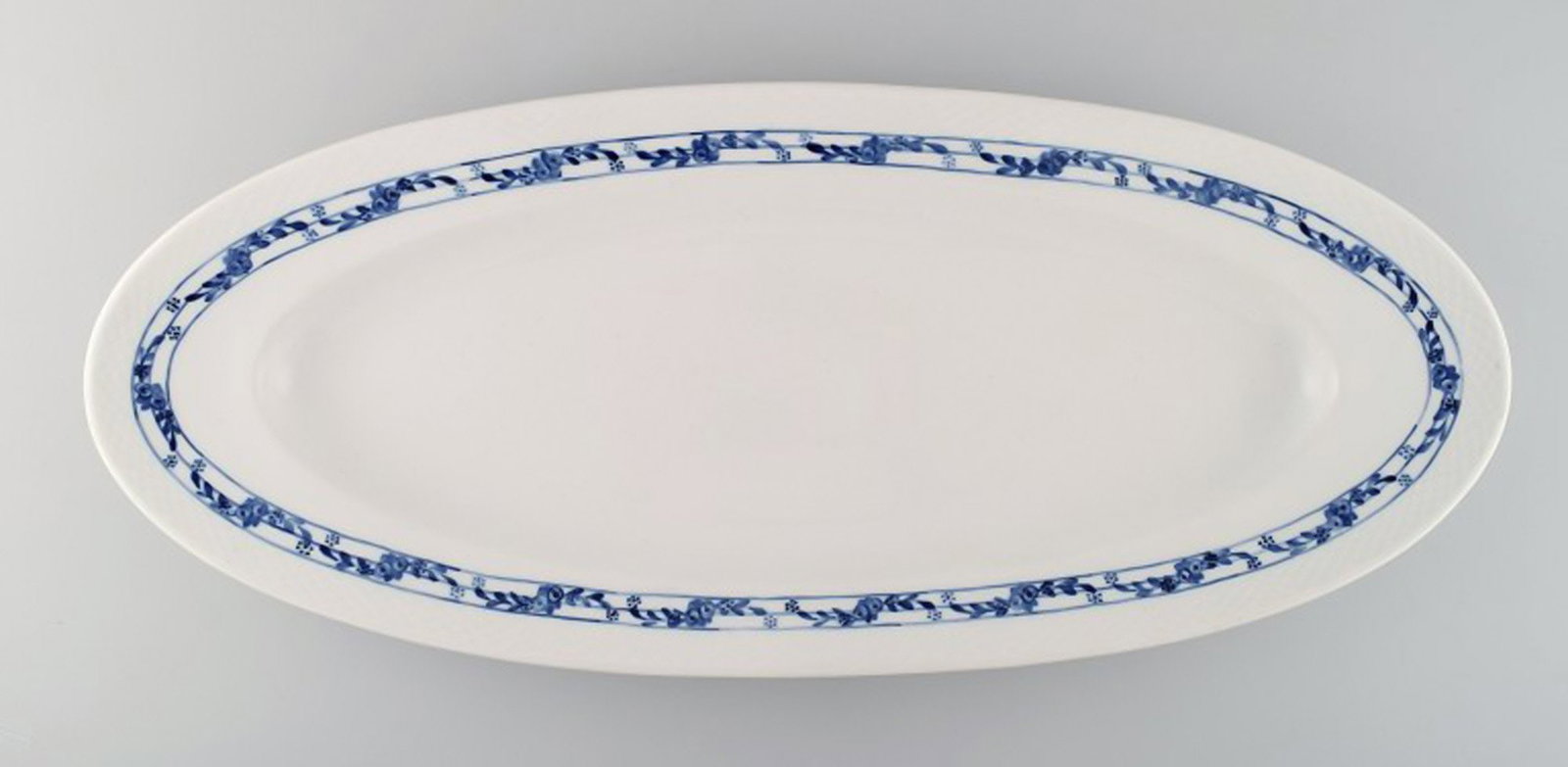Early and large Royal Copenhagen Rosebud / Blue Rose fish dish in hand-painted porcelain. # (1 of 5)