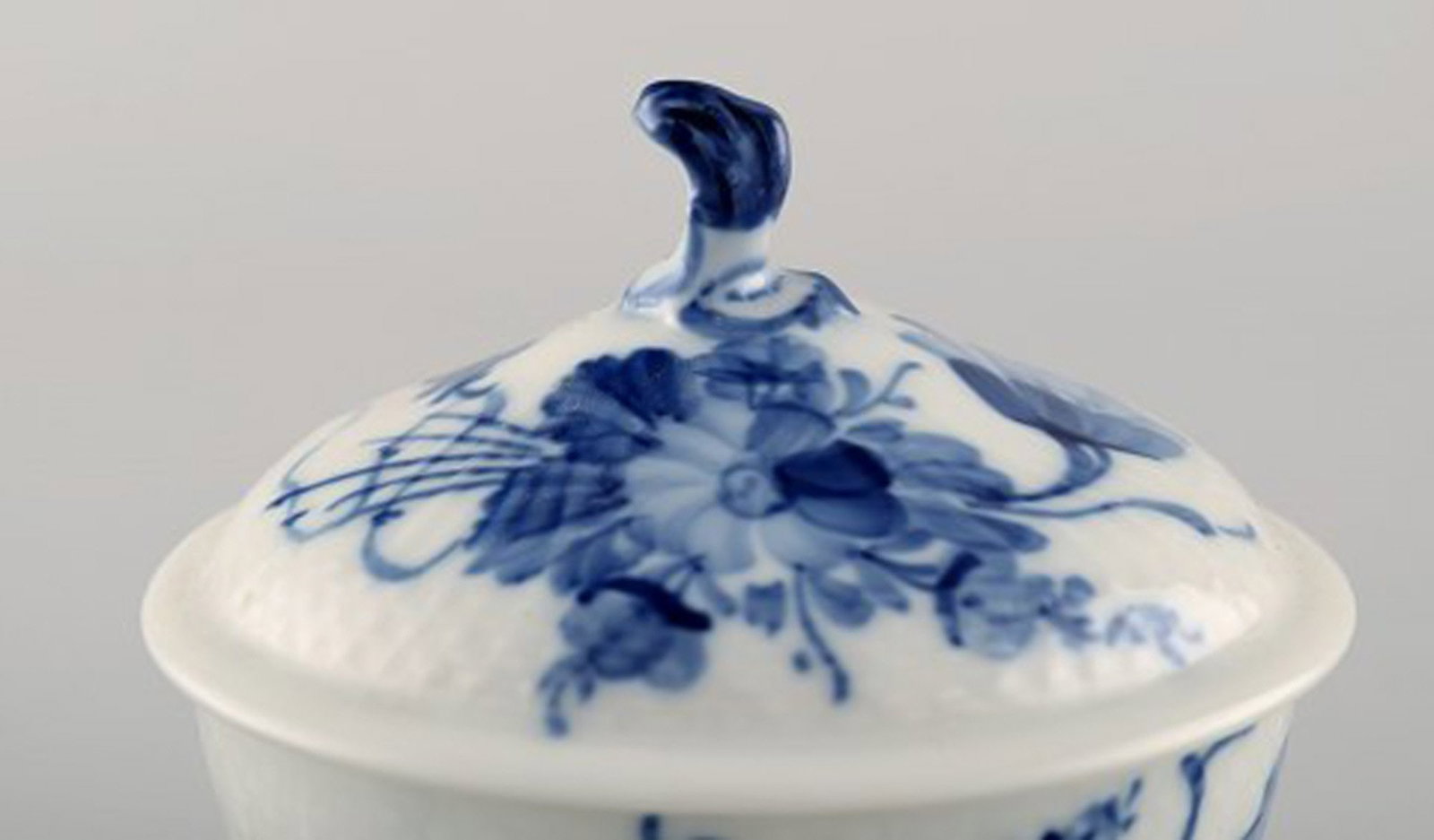 Blue flower curved lidded sugar bowl from Royal Copenhagen. - 4