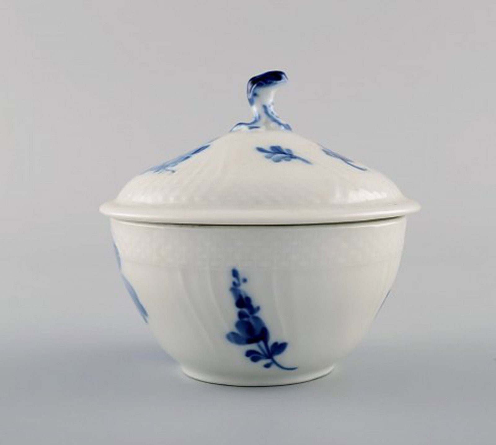 Blue flower curved lidded sugar bowl from Royal Copenhagen. - 5