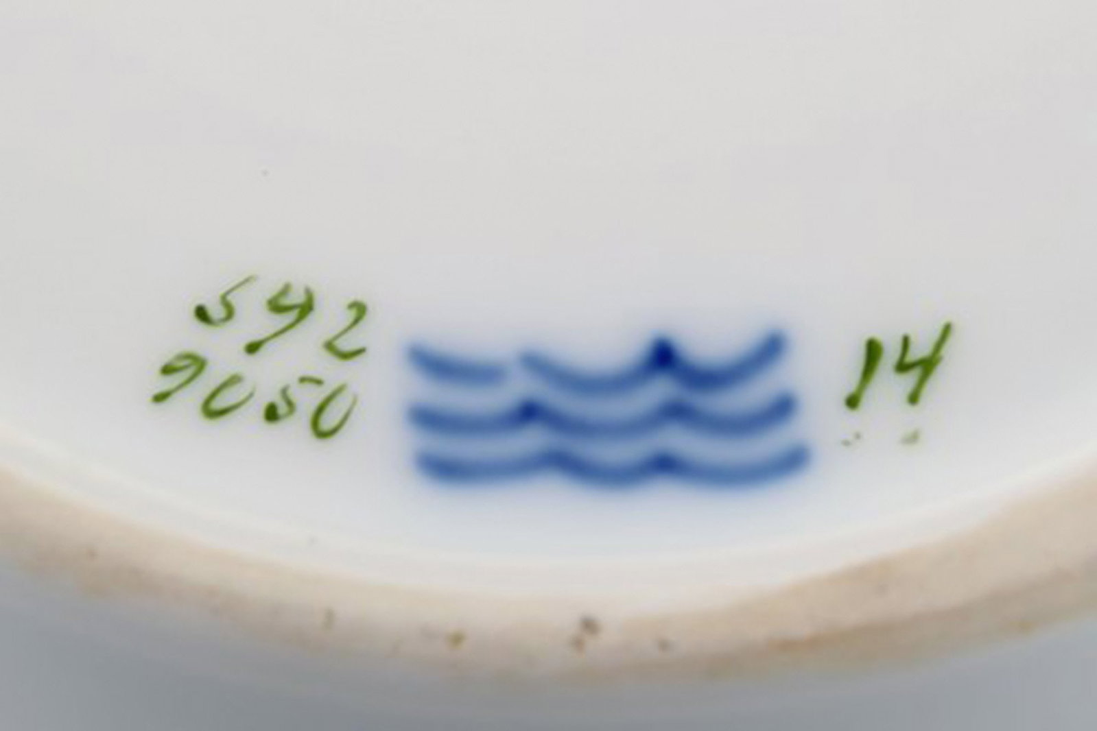 Four antique Royal Copenhagen deep plates in hand-painted porcelain with flowers and blue edge with - 7