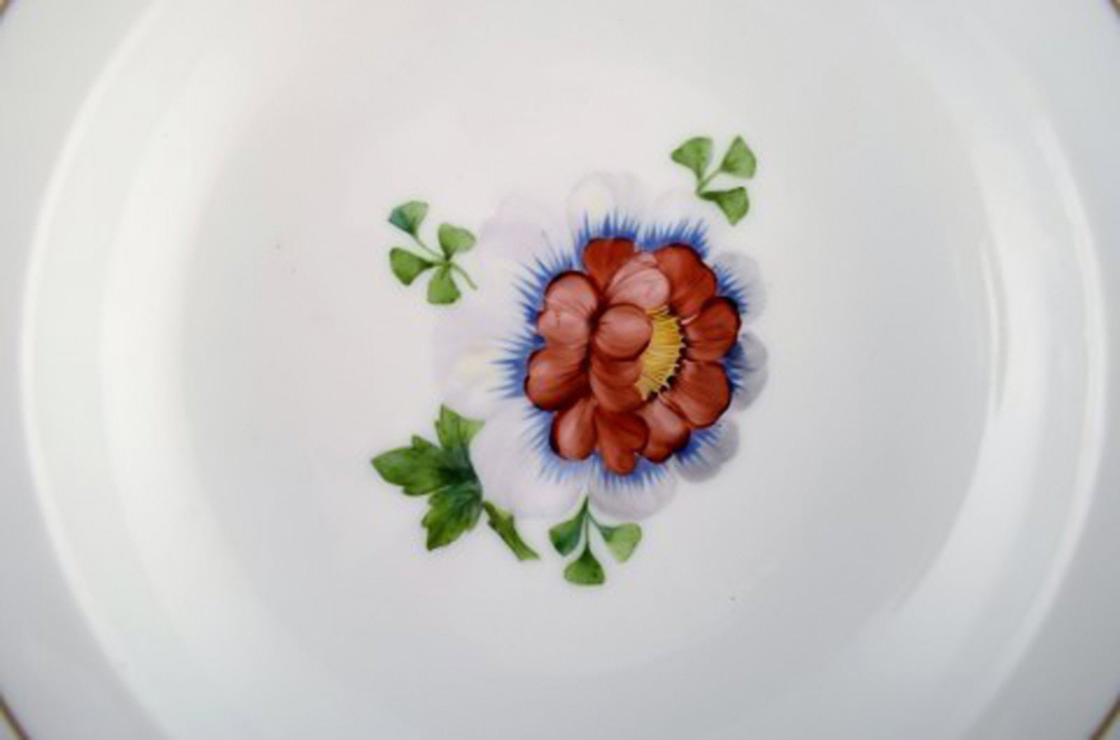 Four antique Royal Copenhagen deep plates in hand-painted porcelain with flowers and blue edge with - 5