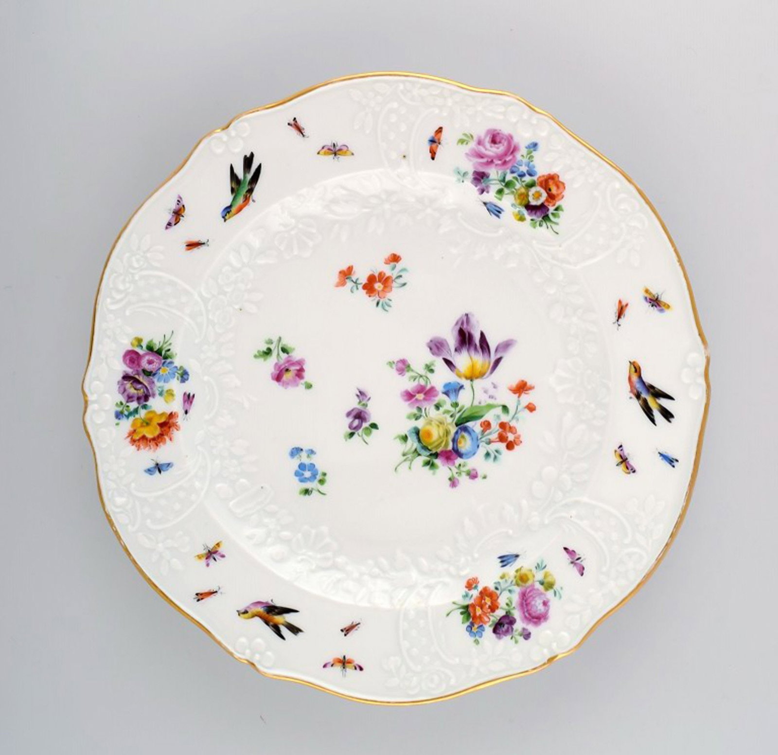 Antique Meissen plate in hand-painted porcelain with flowers and birds. 19th century. - 2