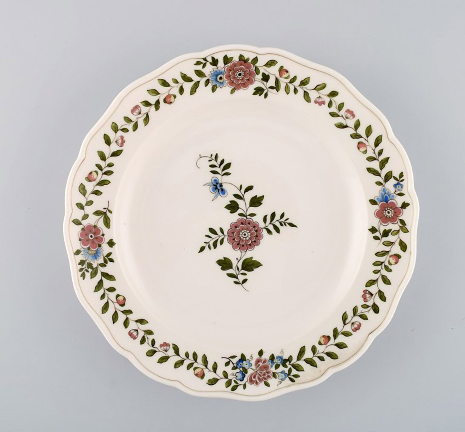Meissen plate in hand-painted porcelain with floral decoration. 20th century. - 2