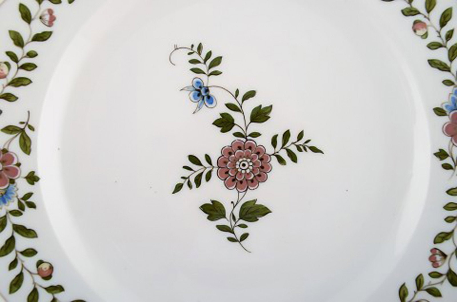 Meissen plate in hand-painted porcelain with floral decoration. 20th century. - 3
