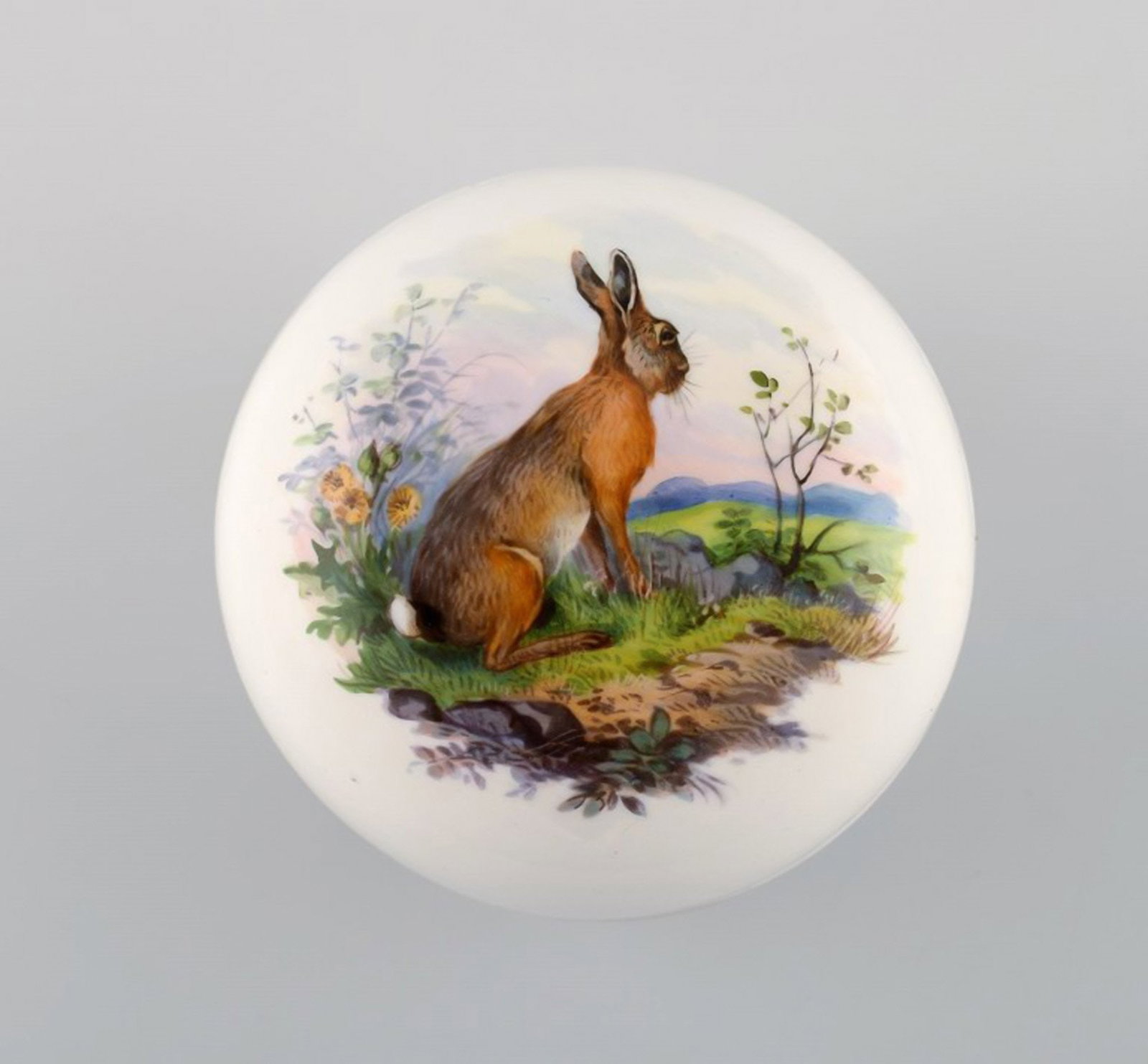 Meissen lidded jar in hand-painted porcelain with hare. 20th century. - 2