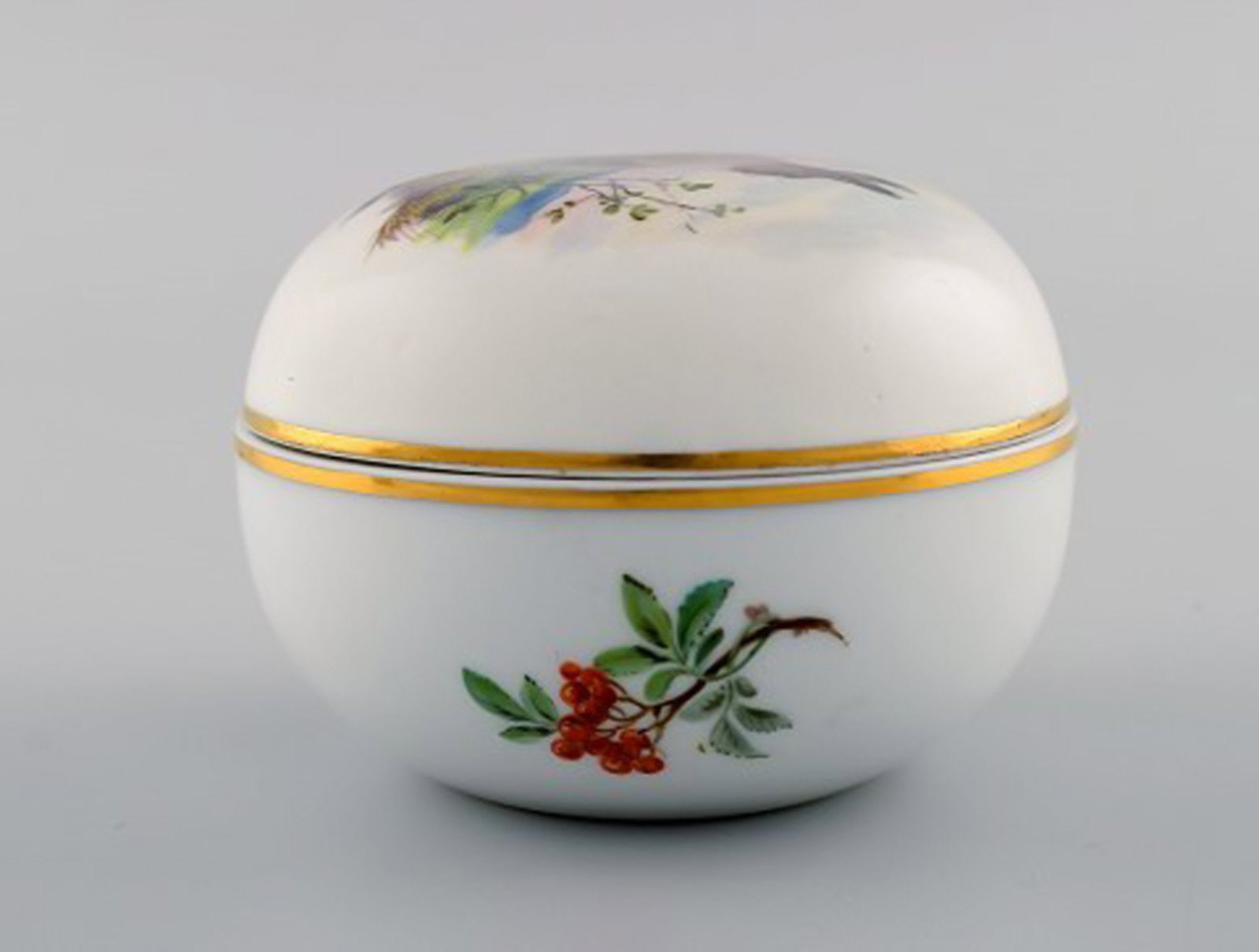Meissen lidded jar in hand-painted porcelain with hare. 20th century. - 6