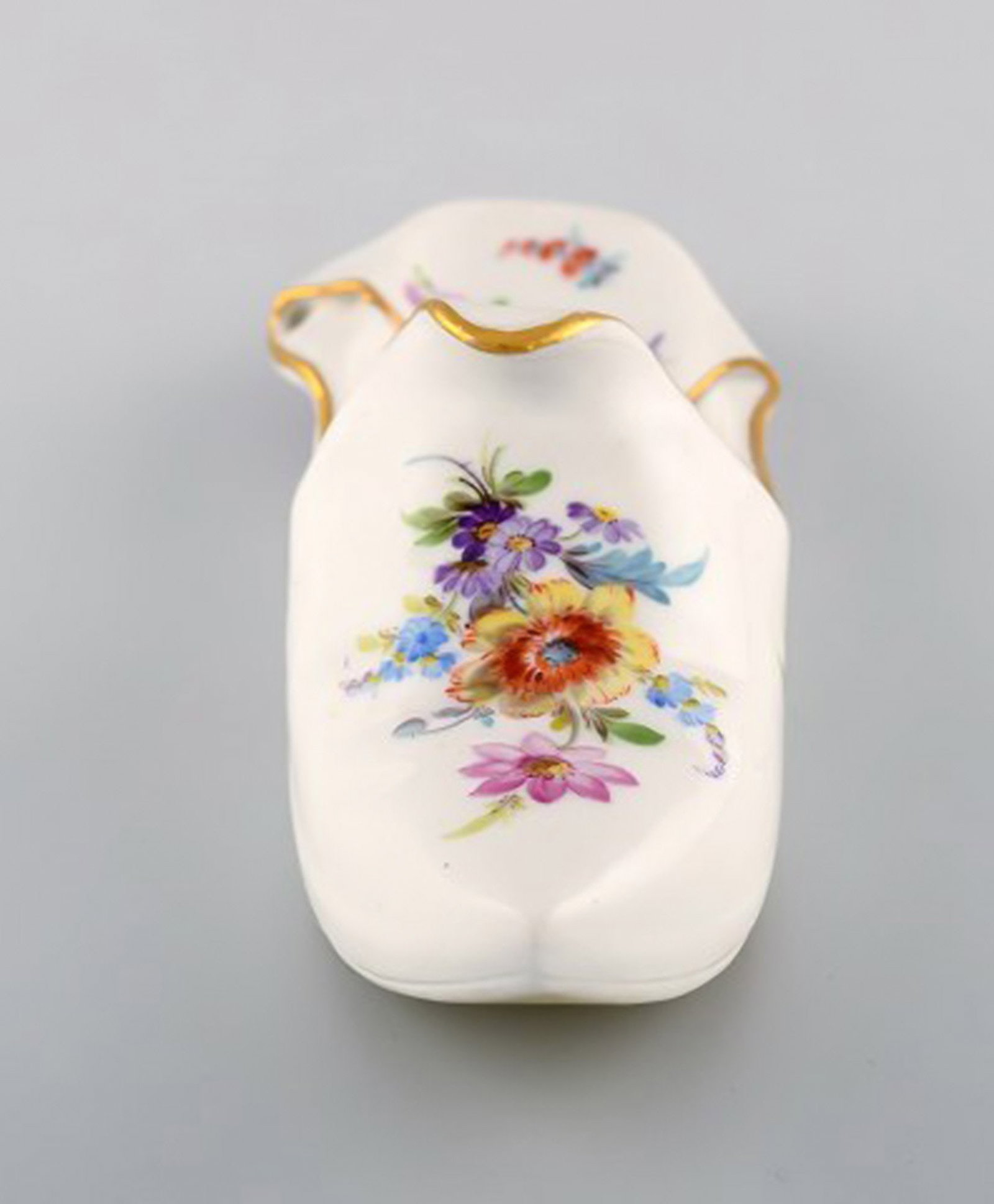 Antik Meissen slipper in hand-painted porcelain with floral motifs and gold edge. 19th century. - 4