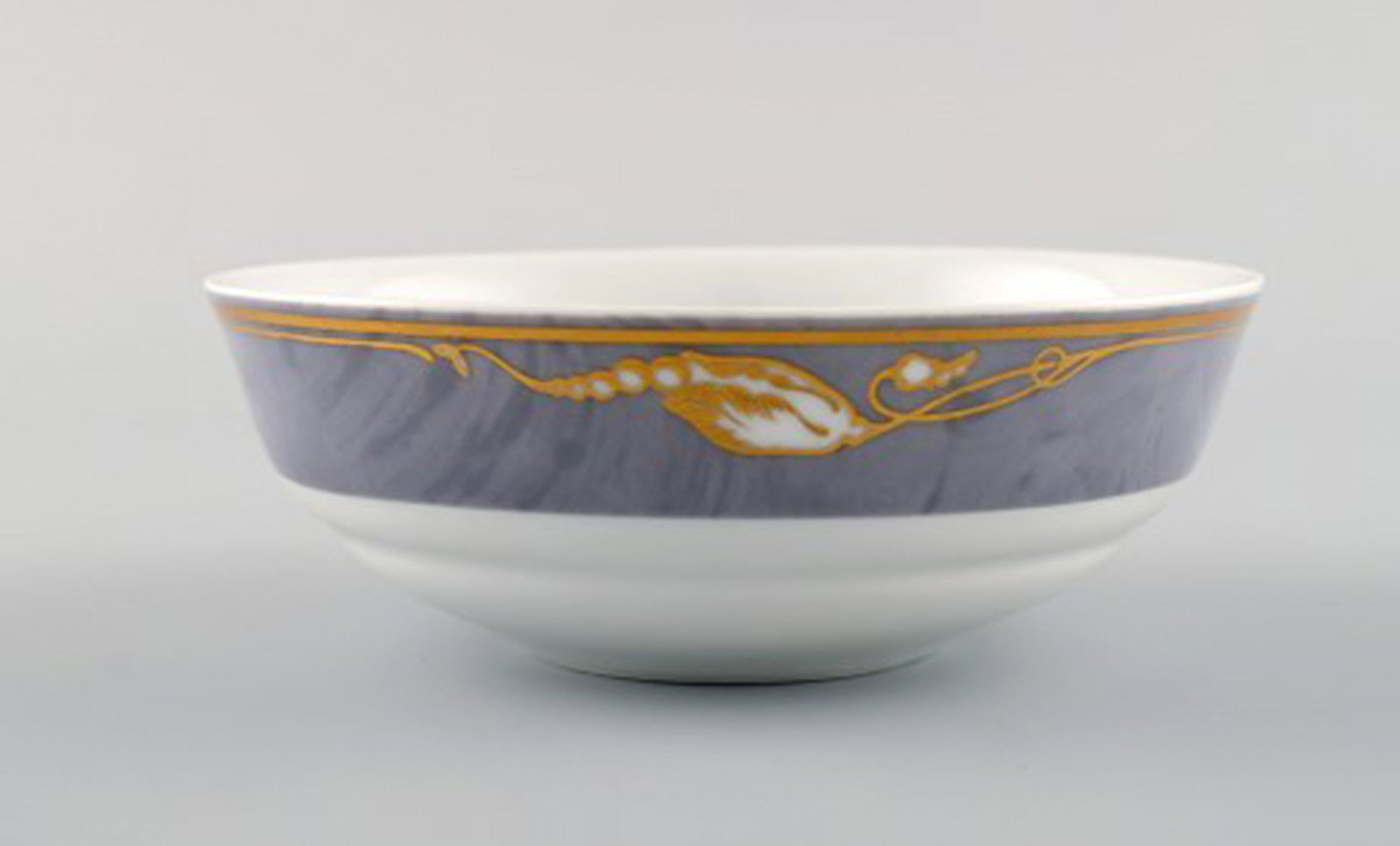 Three Royal Copenhagen Gray Magnolia bowls in porcelain. Late 20th century. - 3