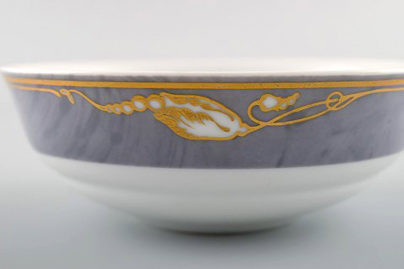 Three Royal Copenhagen Gray Magnolia bowls in porcelain. Late 20th century. - 5