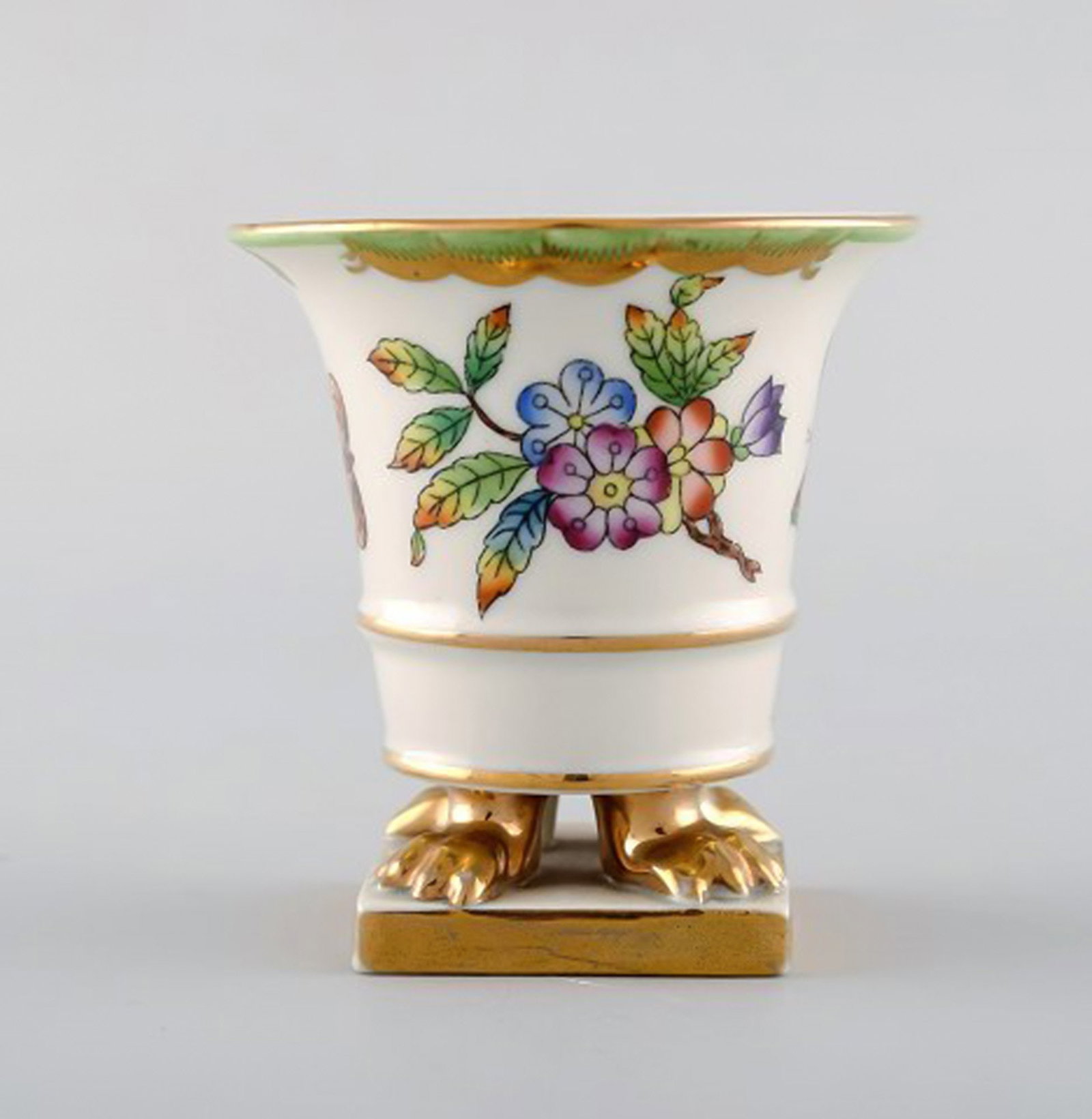 Three Herend vases in hand-painted porcelain with flowers and gold decoration. Mid-20th century. - 7
